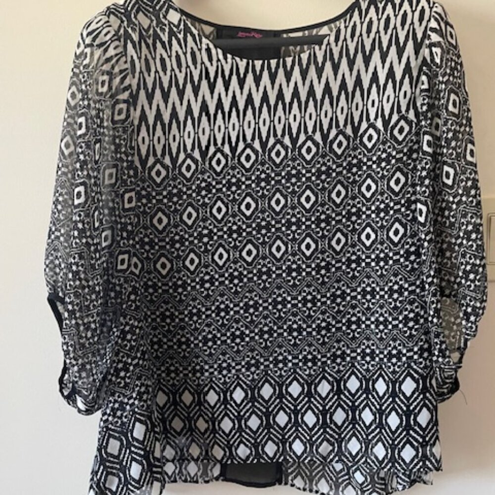 Lorena Rose  Blouse White /Black Geometric  Pattern- Batwing ¾ Length Slv Sz L